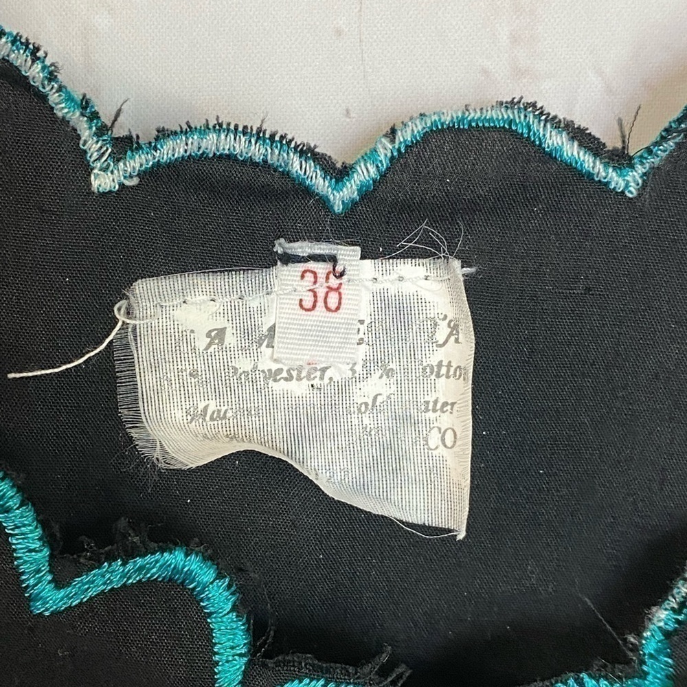 Vintage Black Floral Embroidered Top - Picture 3 of 3